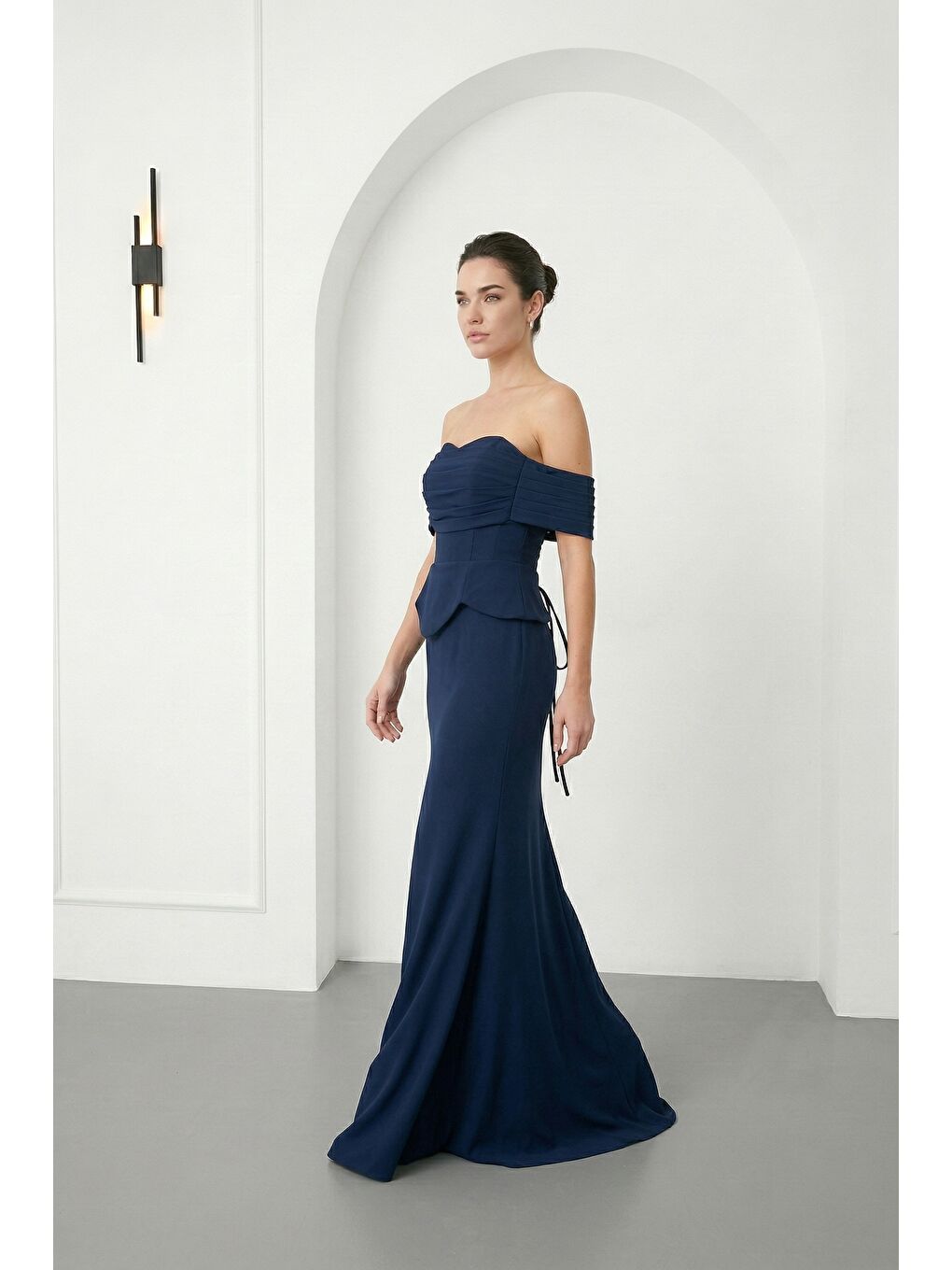 Kadın Lacivert Dar Kalıp Kayık Yaka Peplum Detay Uzun Balık Abiye-1