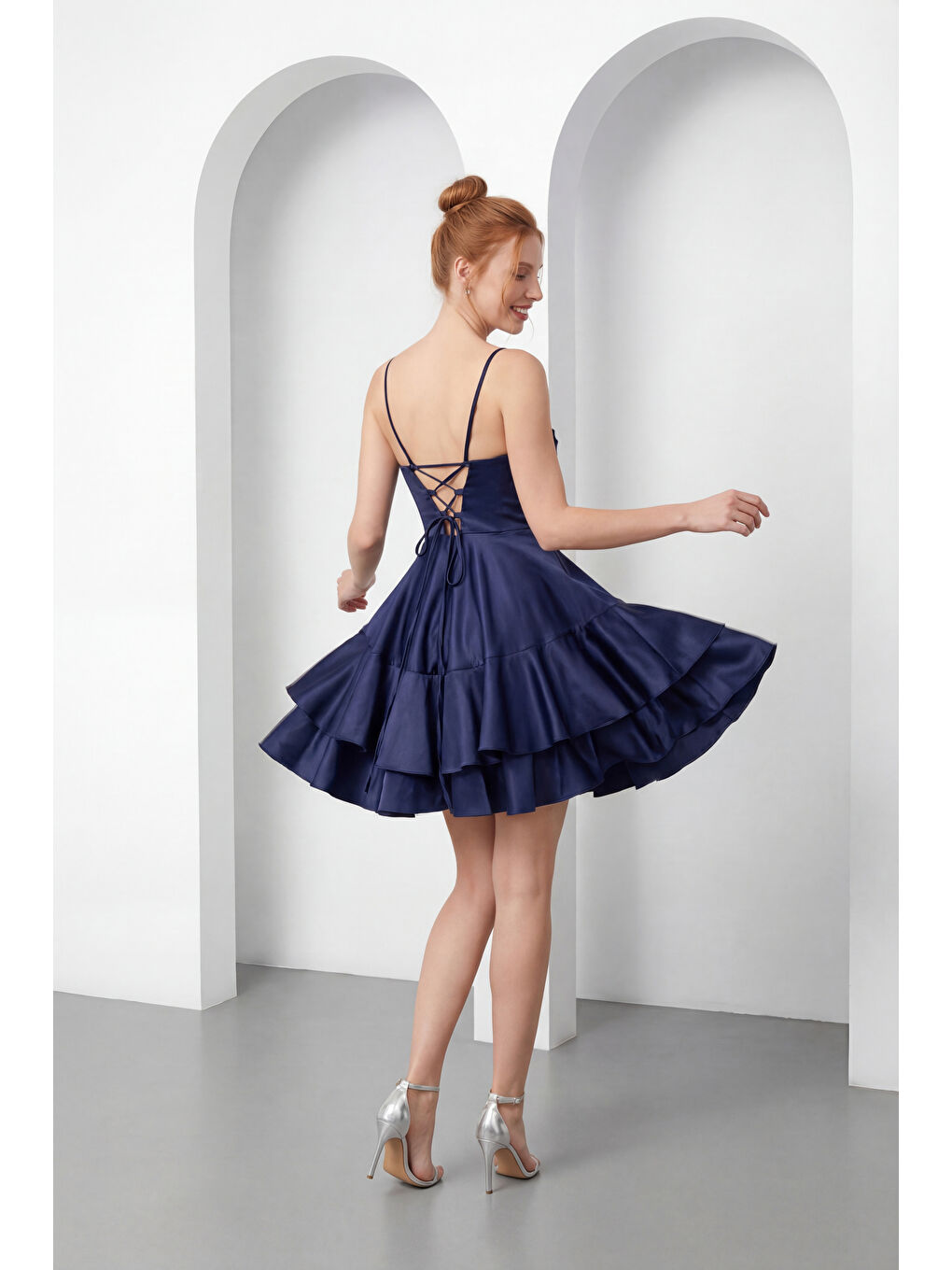 Kadın Lacivert İnce Askılı Volanlı Mini Saten Mezuniyet Abiye Elbise-5