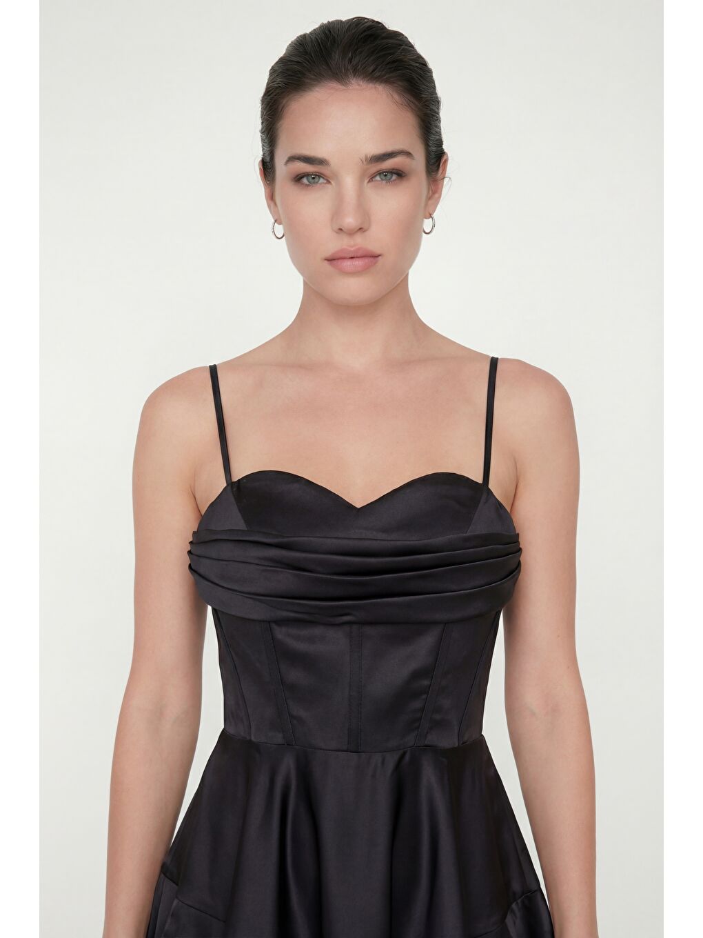 Kadın Siyah İnce Askılı Volanlı Mini Saten Mezuniyet Abiye Elbise-2