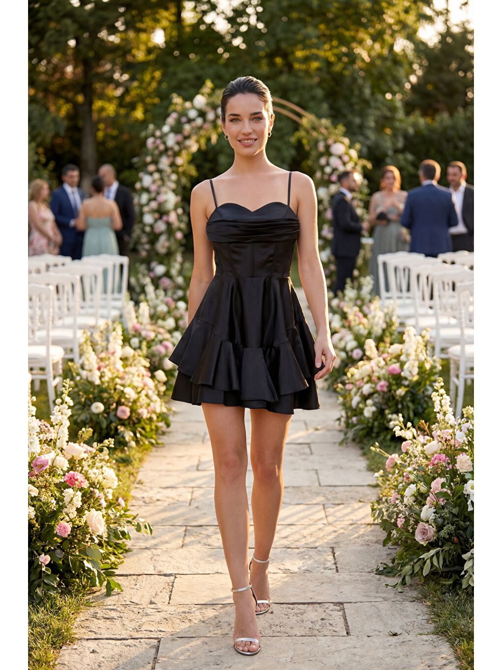 Kadın Siyah İnce Askılı Volanlı Mini Saten Mezuniyet Abiye Elbise-4