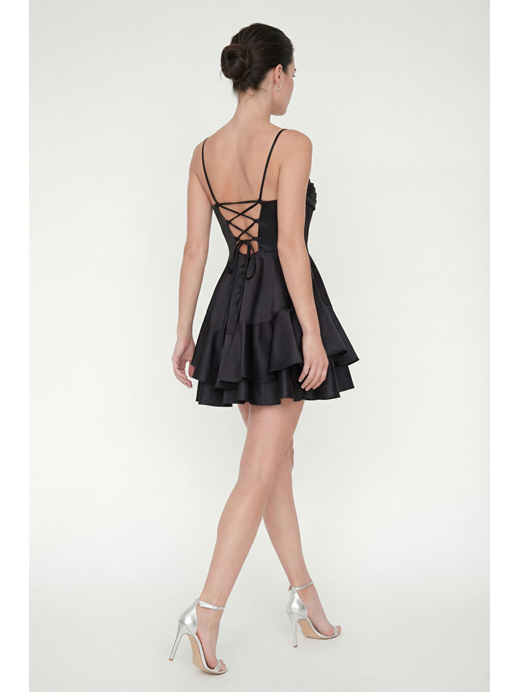 Kadın Siyah İnce Askılı Volanlı Mini Saten Mezuniyet Abiye Elbise-5