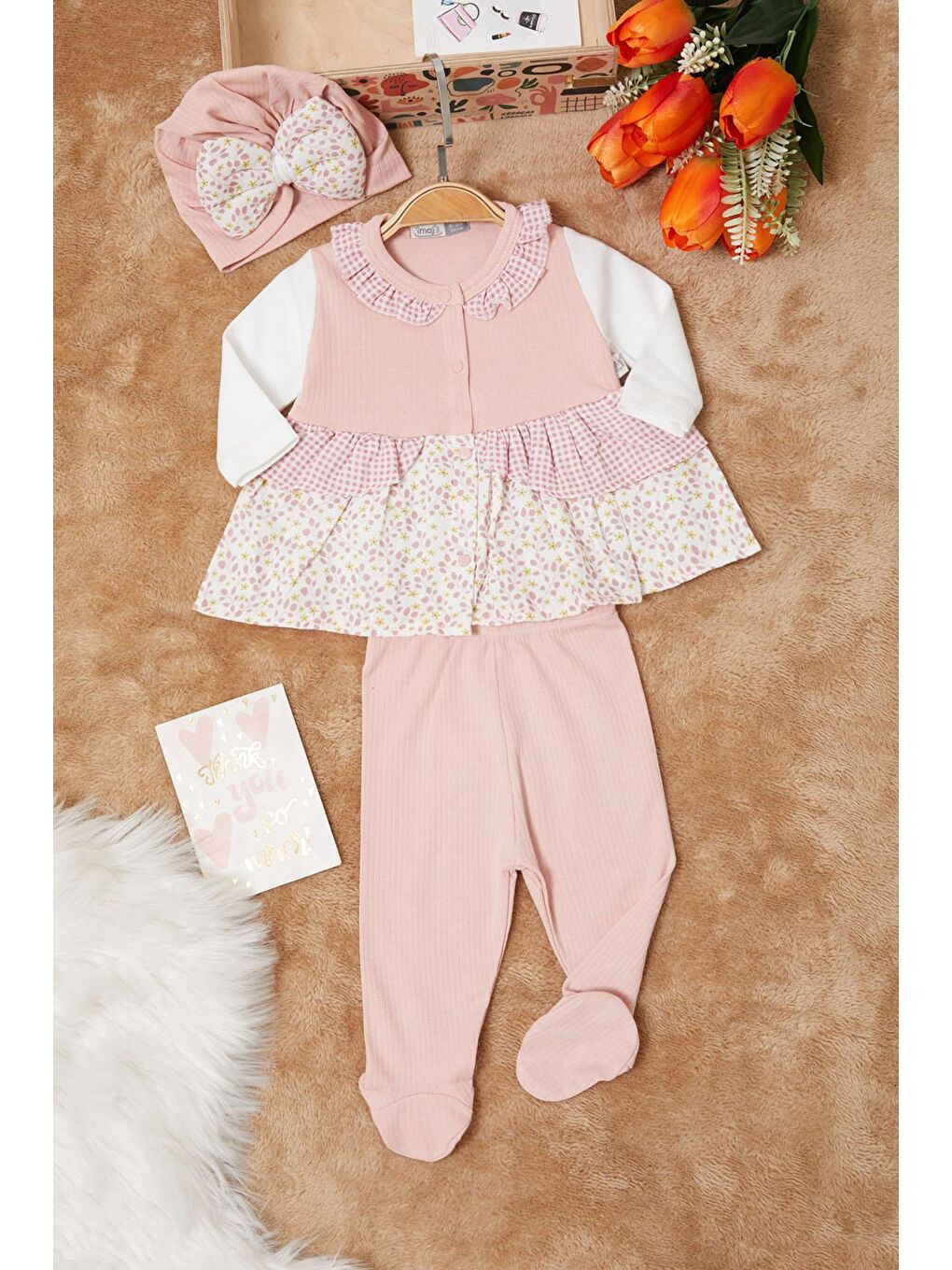 Pembe Yaprak Desenli Fiyonklu Şapkalı Kız Bebek Yenidoğan 3lü Takım 17624