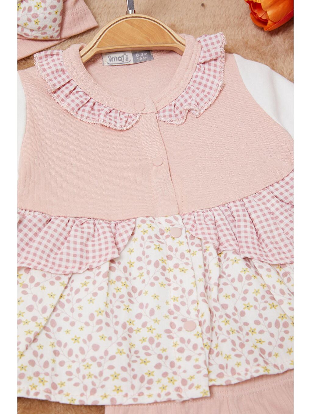 Pembe Yaprak Desenli Fiyonklu Şapkalı Kız Bebek Yenidoğan 3lü Takım 17624-1