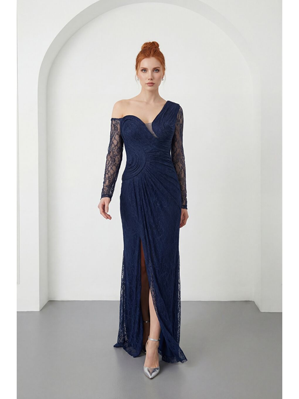 Kadın Lacivert Göğüs Detaylı Uzun Dantel Abiye Elbise