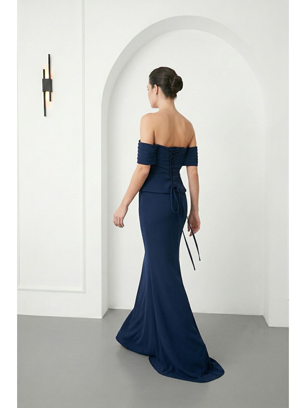 Kadın Lacivert Dar Kalıp Kayık Yaka Peplum Detay Uzun Balık Abiye-4