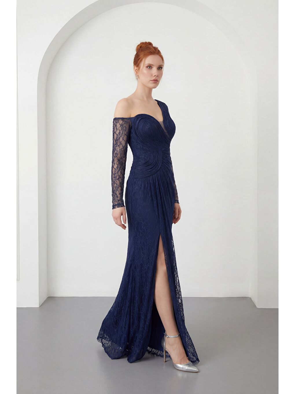 Kadın Lacivert Göğüs Detaylı Uzun Dantel Abiye Elbise-1