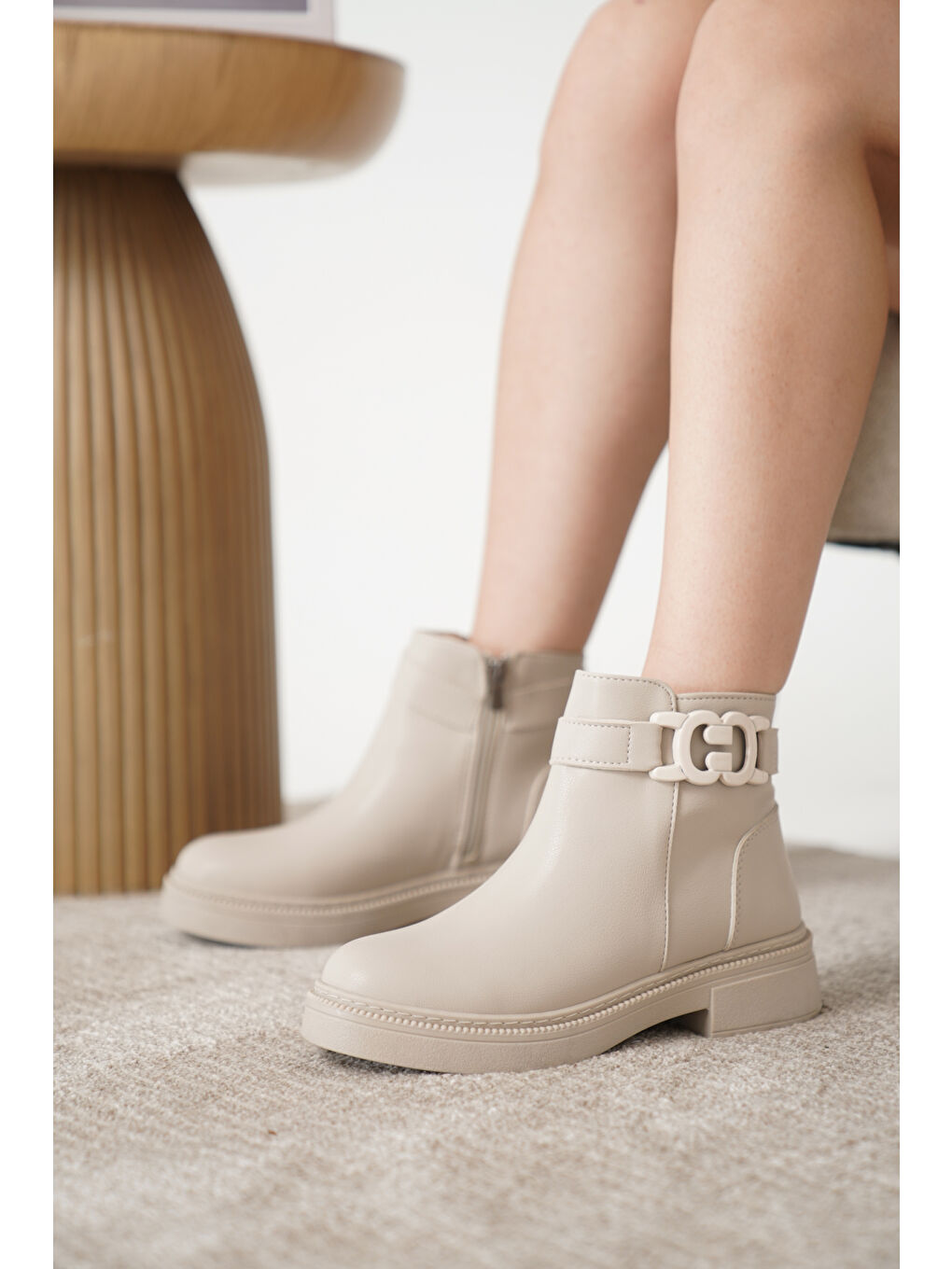 Bej D842 Yanı Tokalı Ortopedik Soğuk Geçirmez Kadın Bot-1
