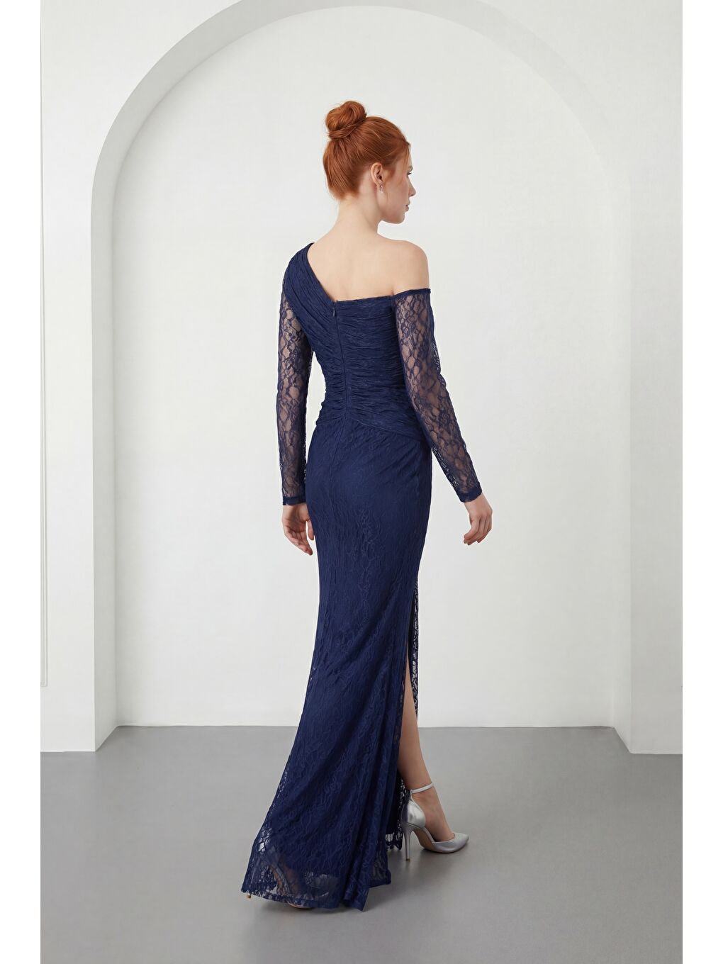 Kadın Lacivert Göğüs Detaylı Uzun Dantel Abiye Elbise-5