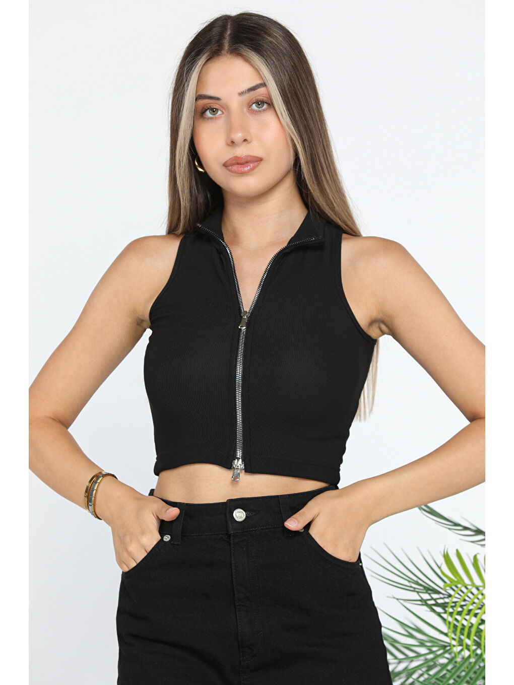 GÜLSELİ Siyah Ön Fermuarlı Elastanlı Kadın Crop Top Bluz