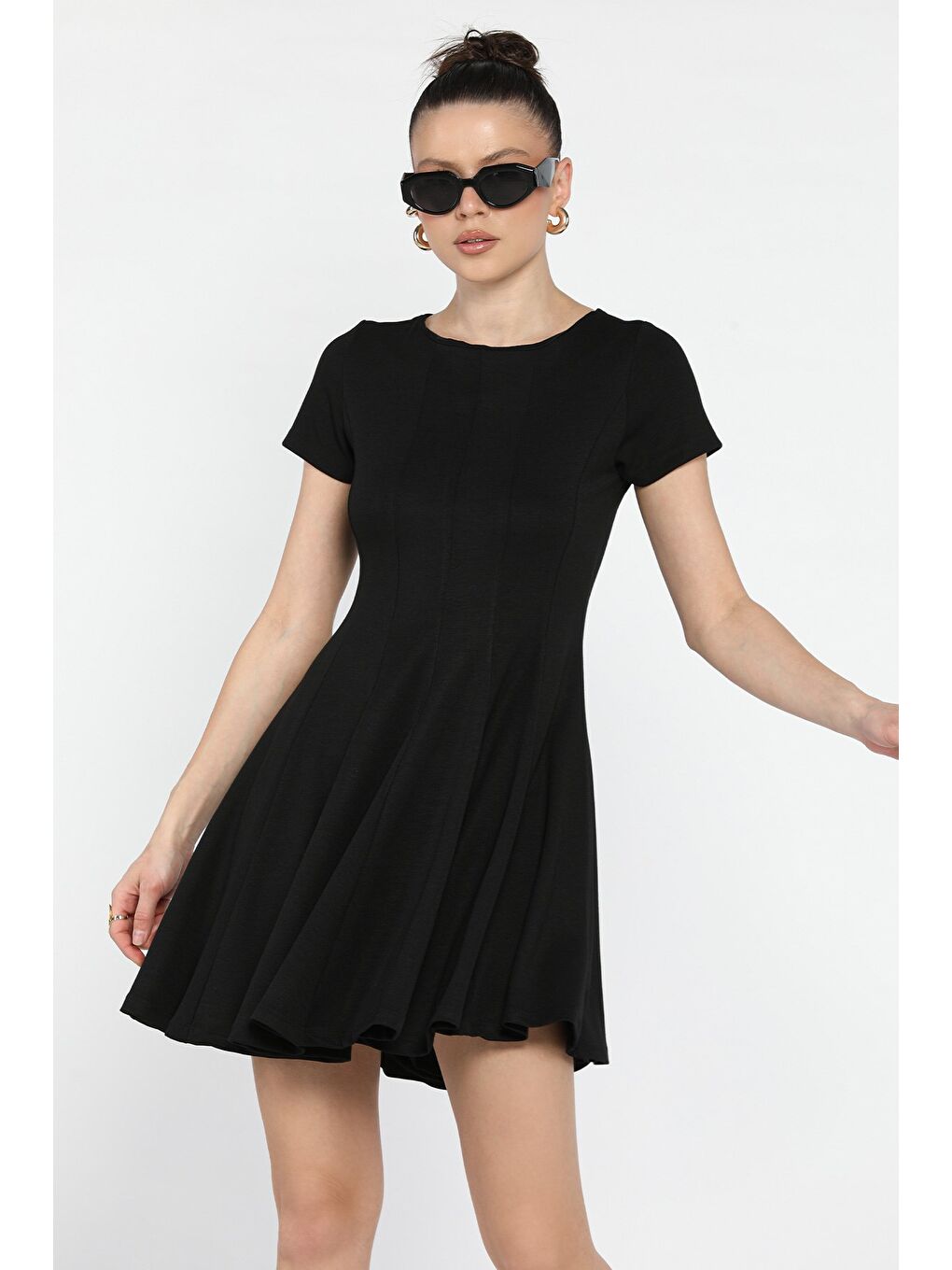 Siyah Bisiklet Yaka Kadın Mini Elbise