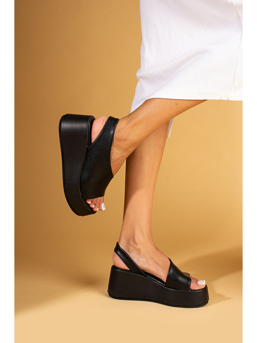 Siyah Önü Açık Dolgo Topuklu Comfort Taban Kadın Sandalet 36-39-24-2