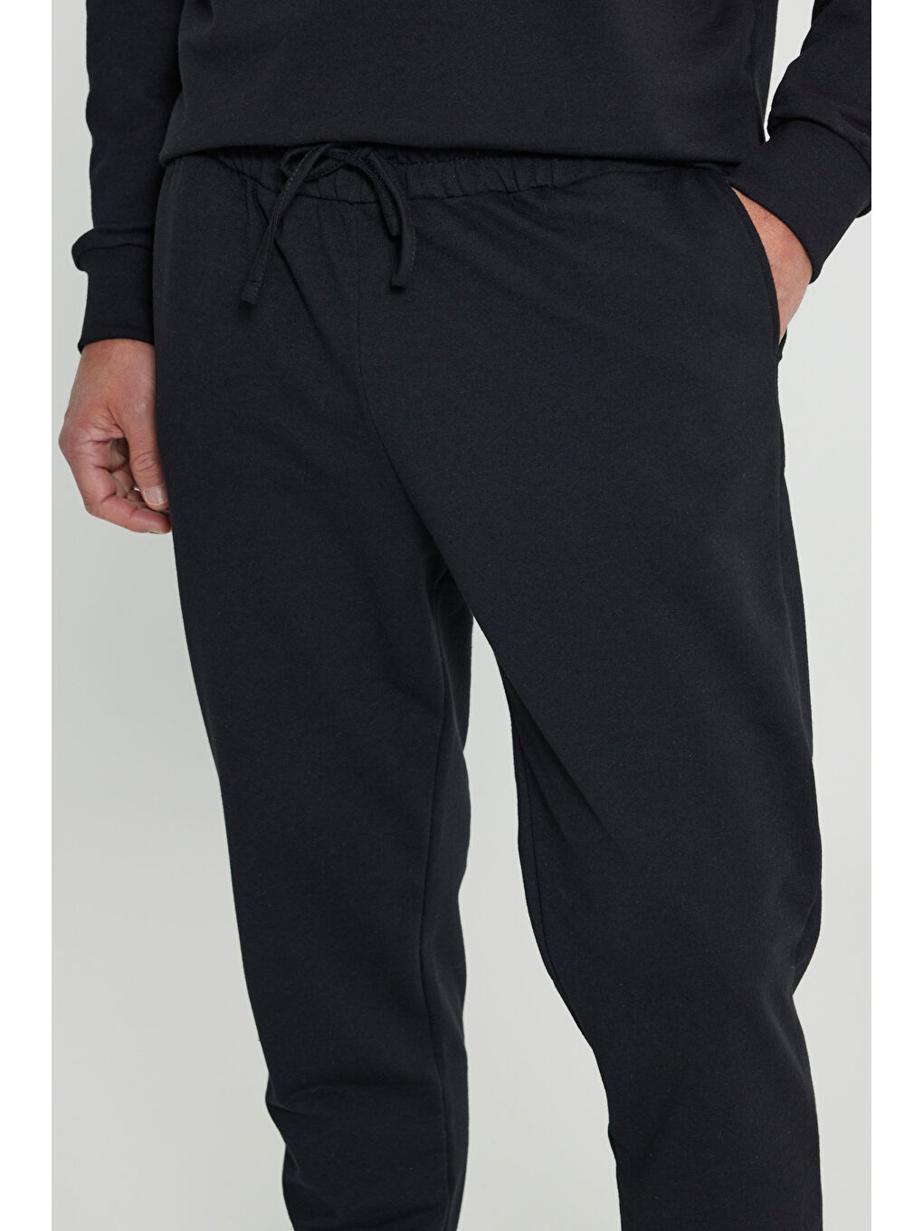 AC&Co / Altınyıldız Classics Erkek Siyah Standart Fit Normal Kesim 2 İplik Cepli Rahat Recycle Pamuklu Jogger Eşofman Altı - 4