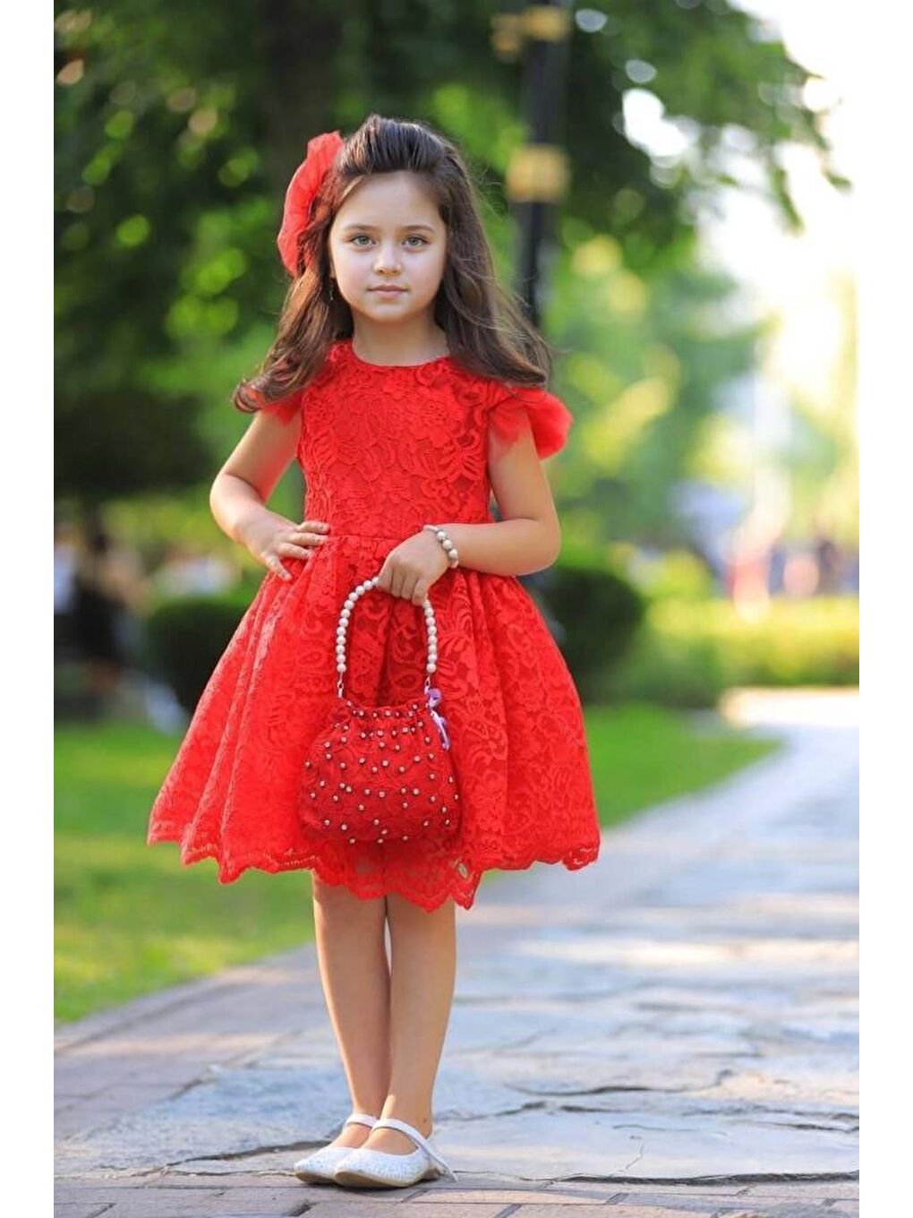 Kız Çocuk Üzeri Boydan Dantel Güpür İşlemeli Şeffaf Tüllü Sıfır Kol Kırmızı Elbise