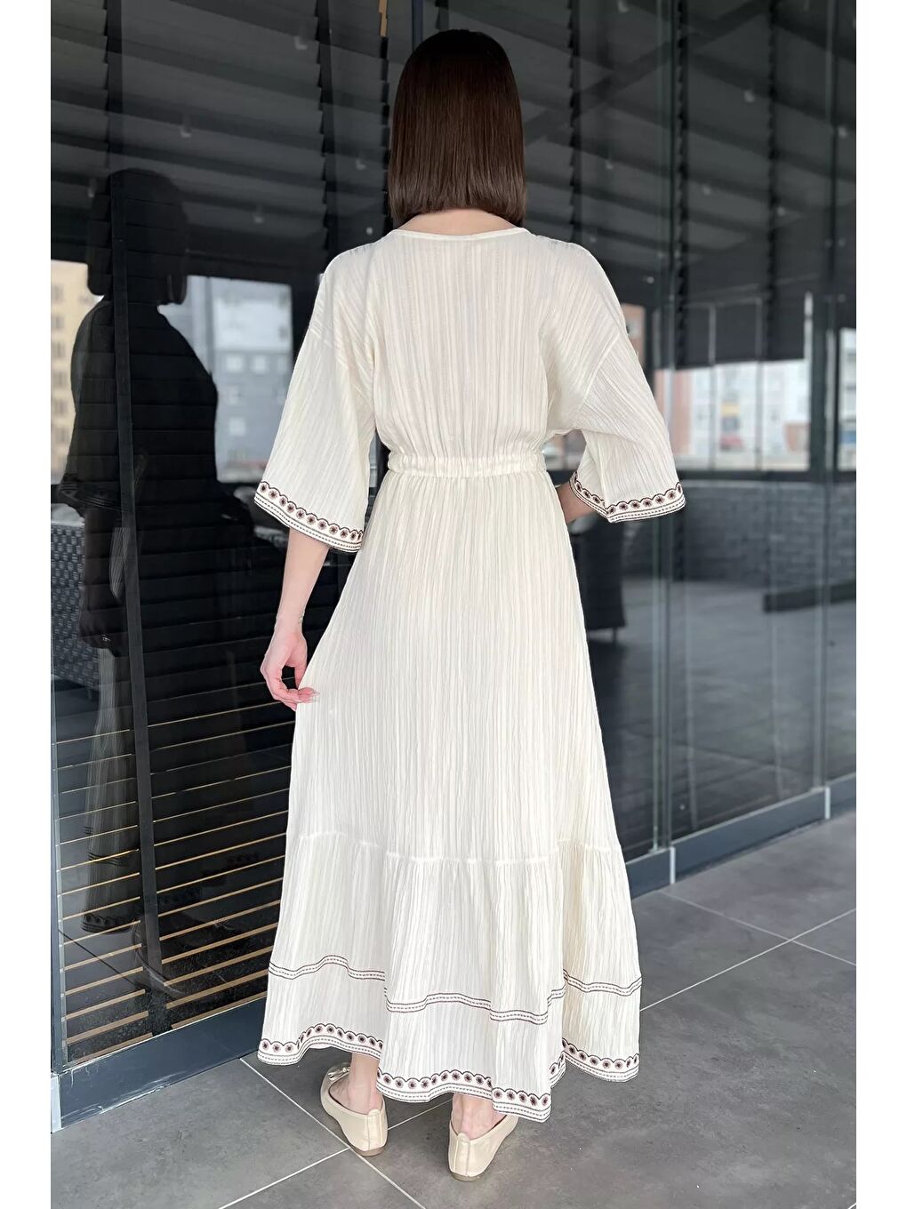 Bej Kadın V Yaka Bel Lastikli Nakış Detaylı Salaş Elbise-2