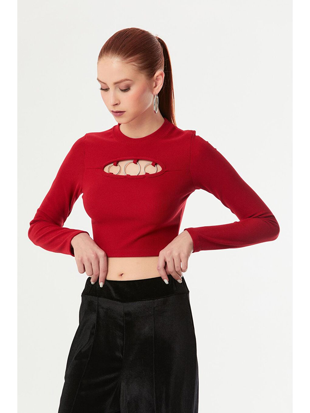 Kırmızı Fitilli Halka Detaylı Crop Bluz-3