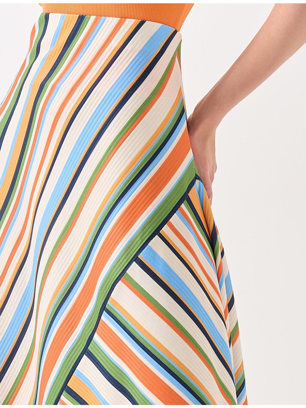 Karışık Bol Kesim Yüksek Bel Çizgi Desenli Asimetrik Etek-2