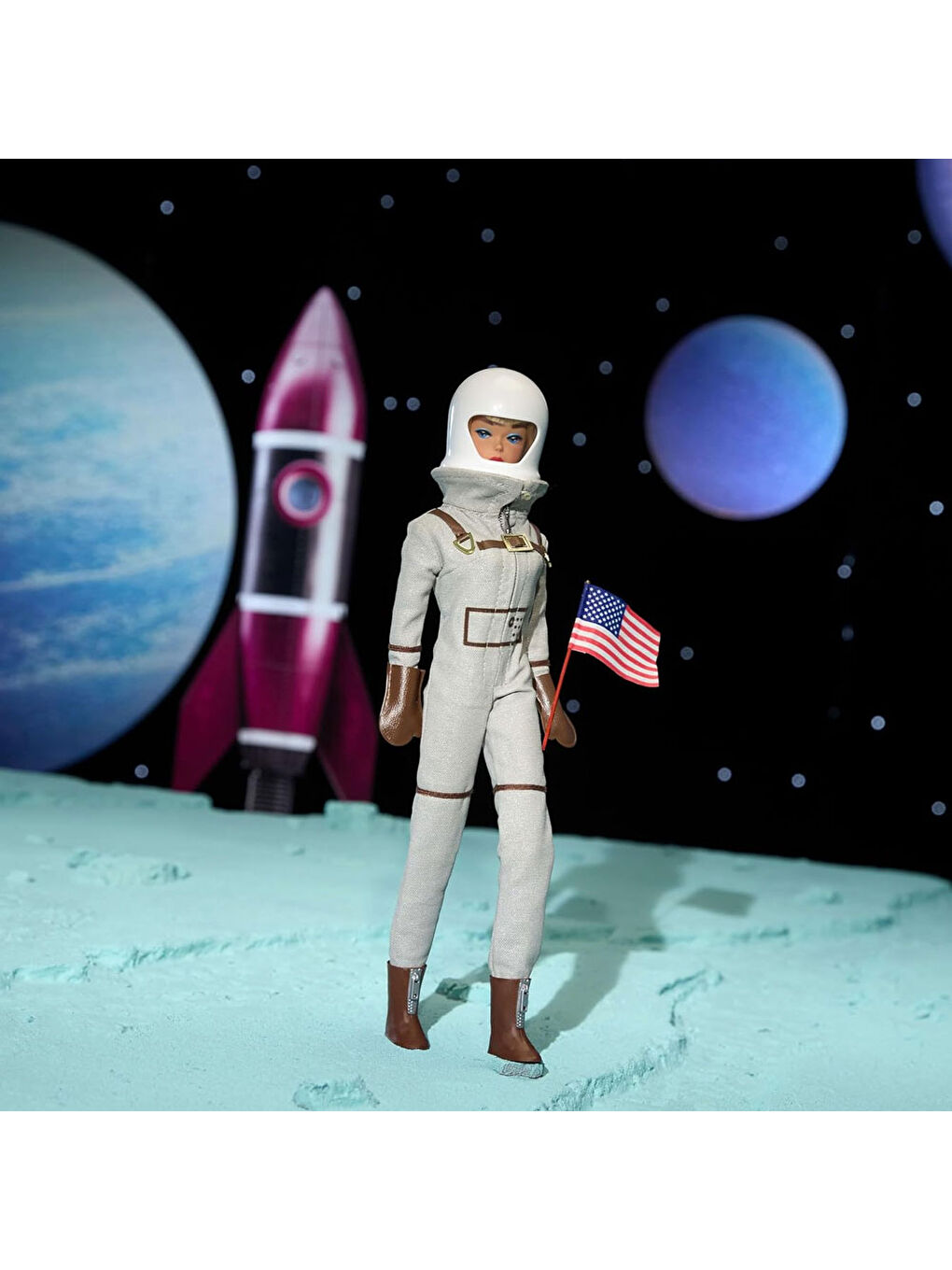 Barbie Astronot 60. Yıl Dönümü Nostaljik Bebek JBJ48-2