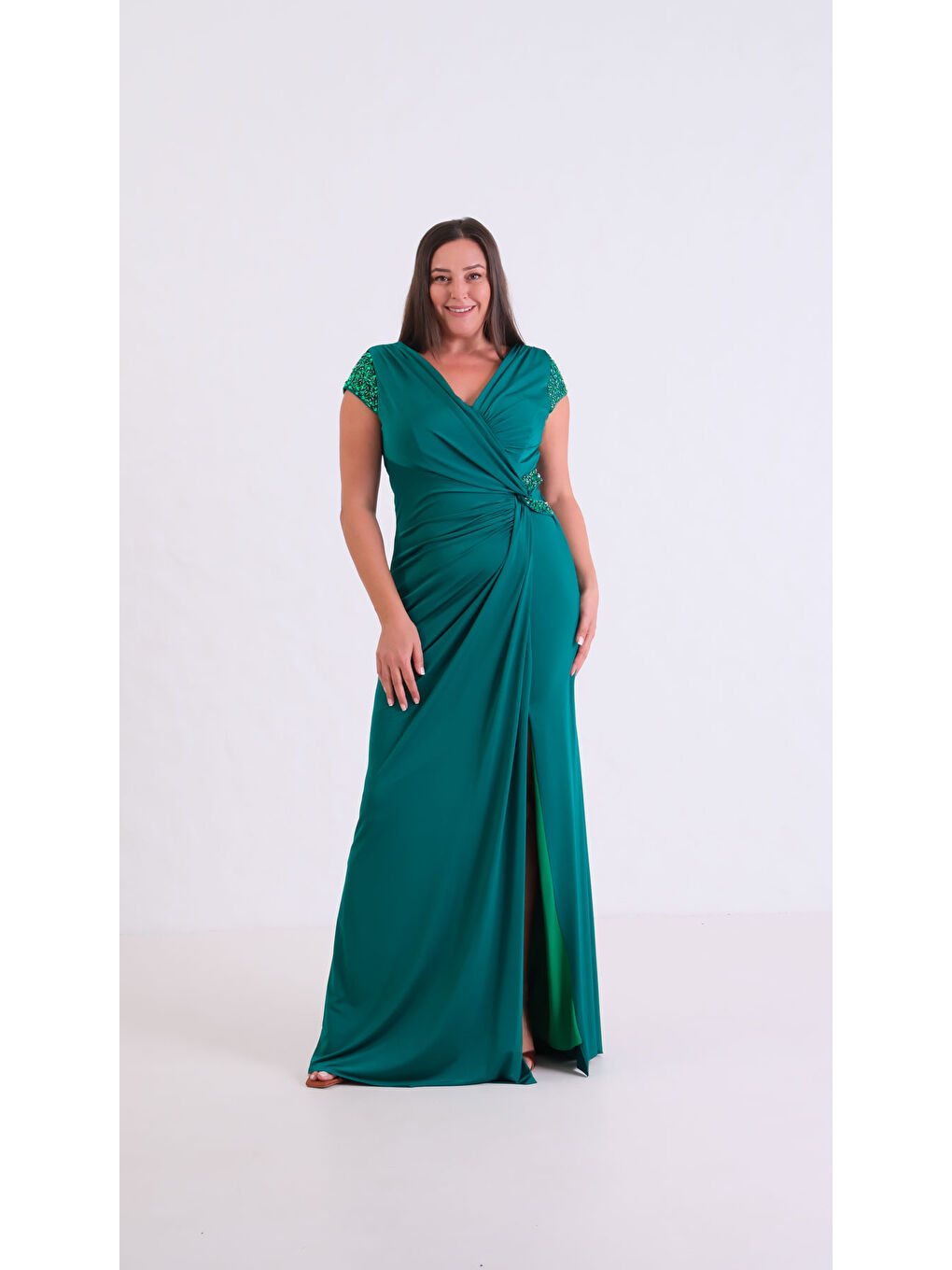Kadın Zümrüt Yeşili Kruvaze Yaka Boncuklu Büyük Beden Uzun Abiye Elbise-2