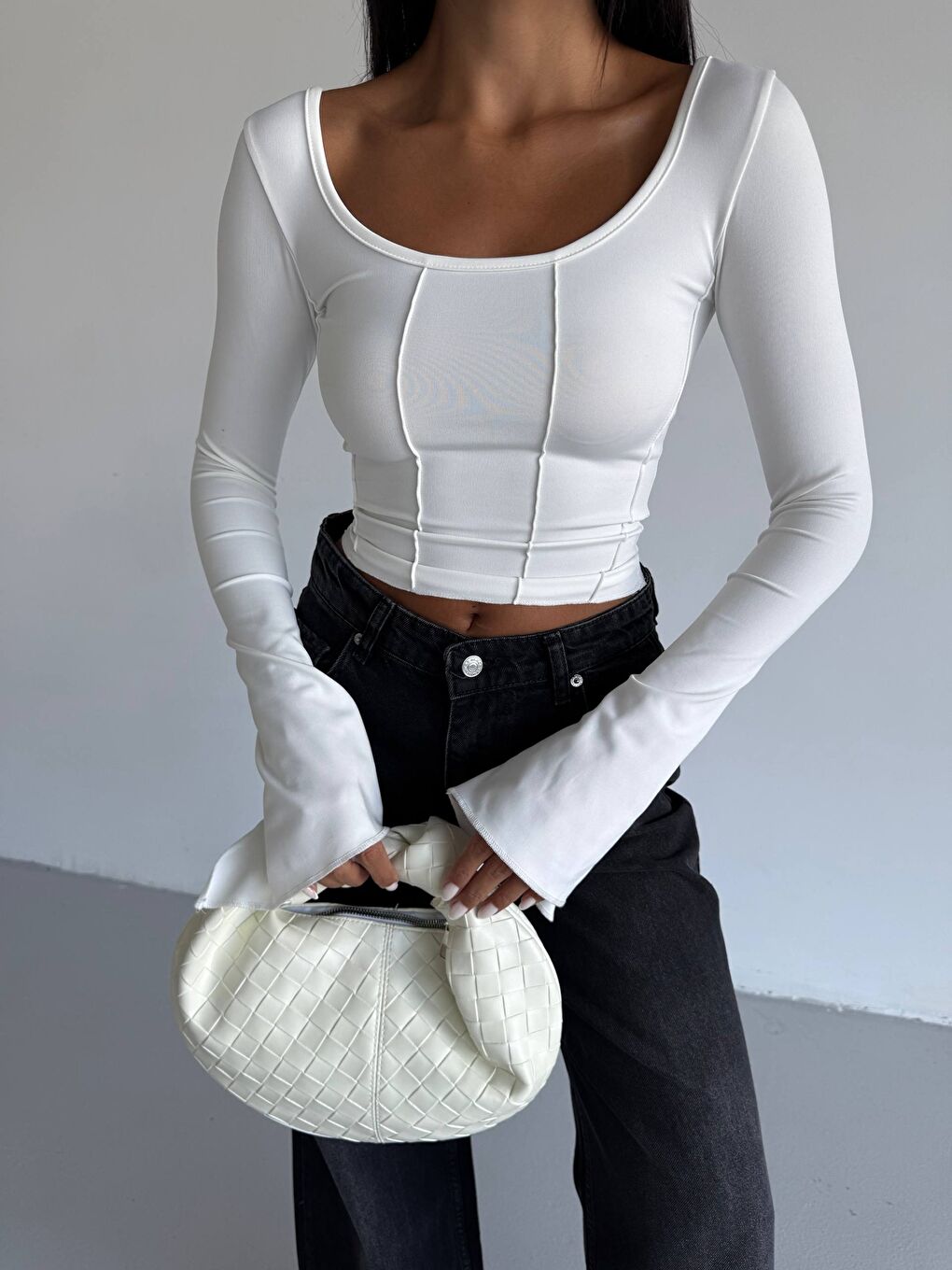 Beyaz Dalgıç Kumaş Sırt Bağlamalı Kol Detay Bluz-1