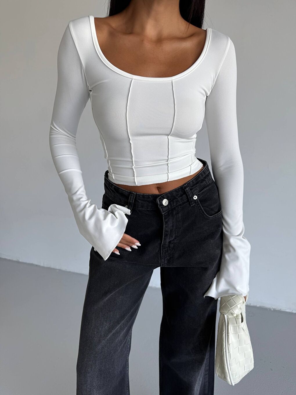 Beyaz Dalgıç Kumaş Sırt Bağlamalı Kol Detay Bluz-3
