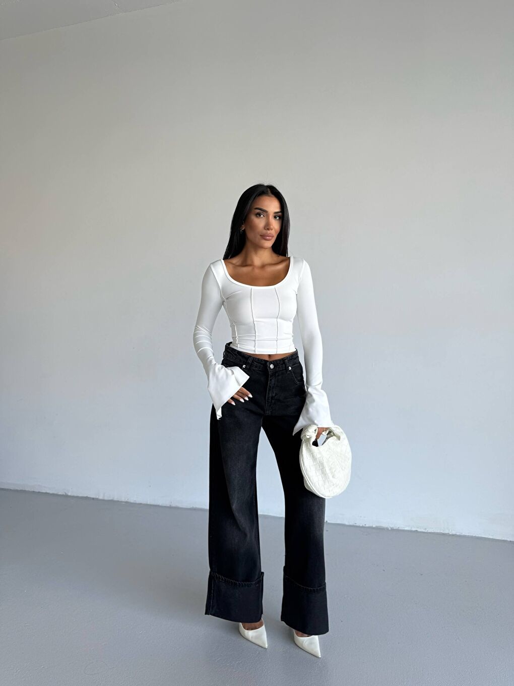 Beyaz Dalgıç Kumaş Sırt Bağlamalı Kol Detay Bluz-4