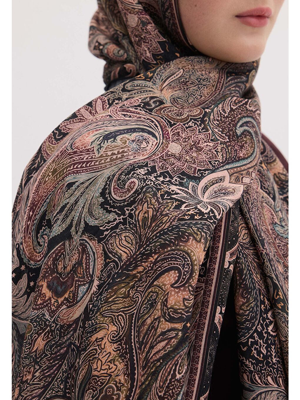 Amora Desen Şal Siyah-3