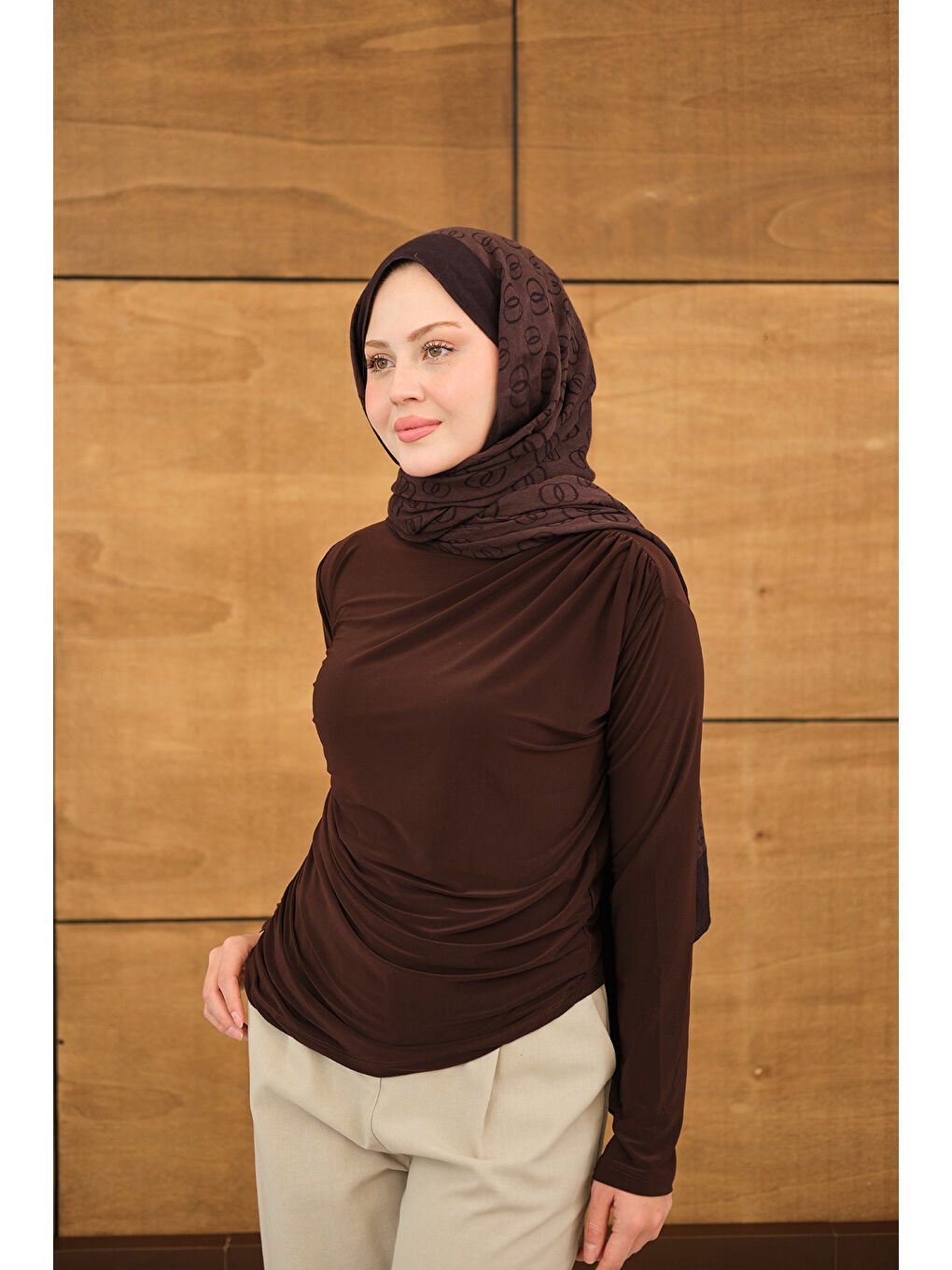 Kadın Uzun Kollu Büzgü Detay Bluz Kahverengi-1