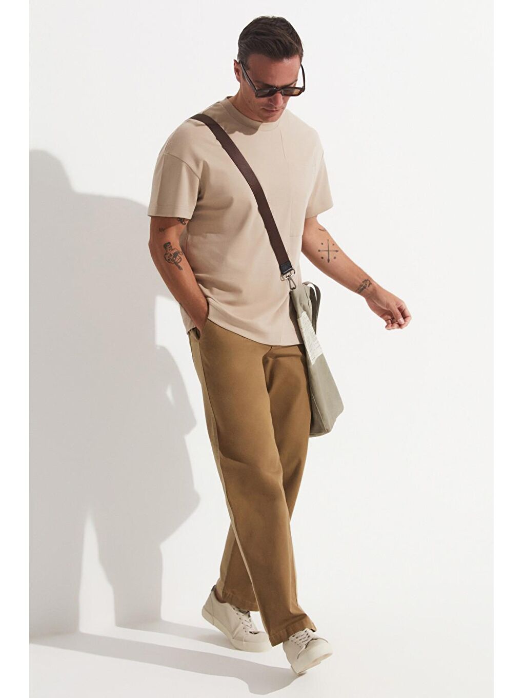 Bej Oversize Cepli Bisiklet Yakalı Erkek Tişört