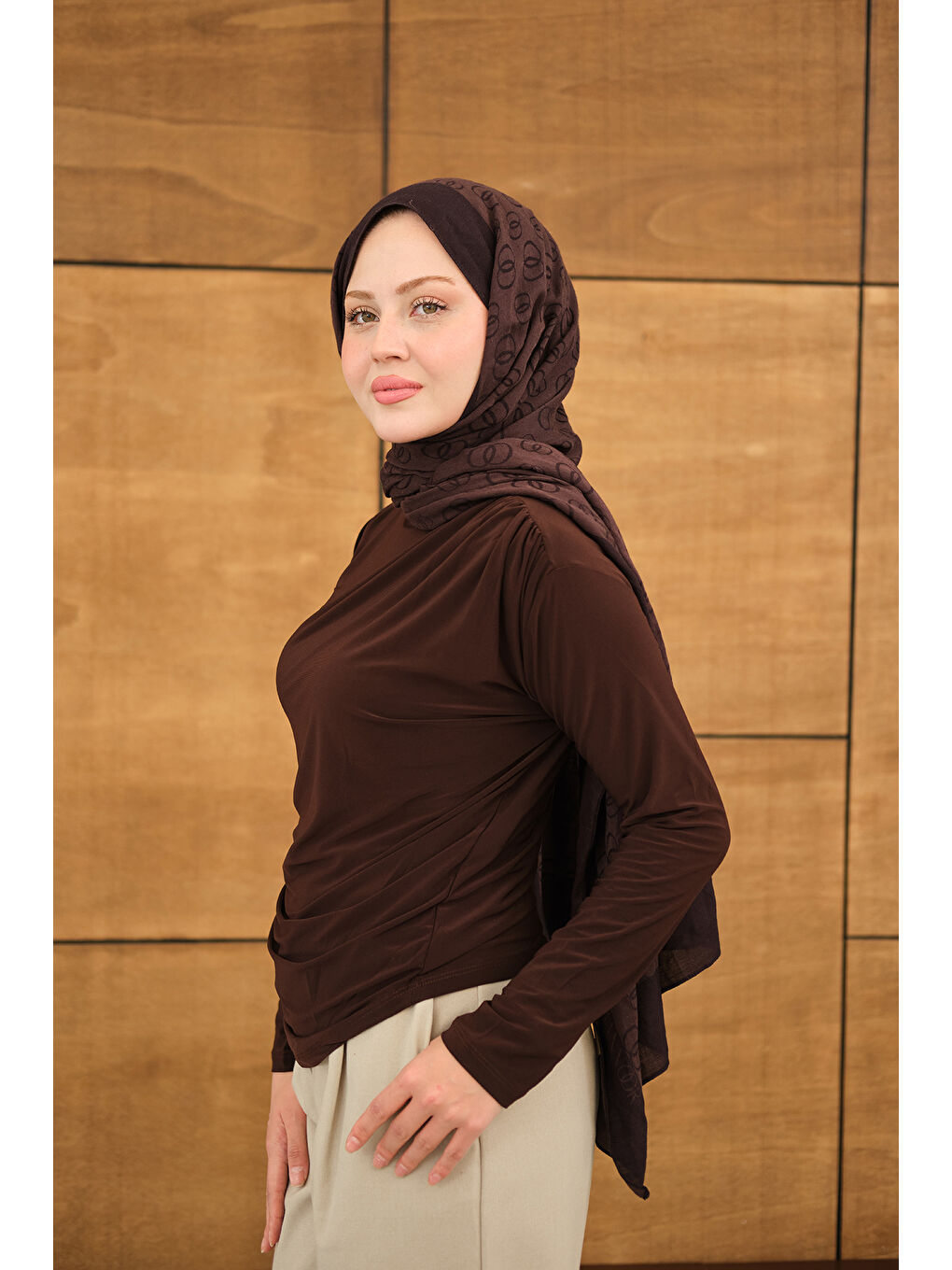 Kadın Uzun Kollu Büzgü Detay Bluz Kahverengi-4