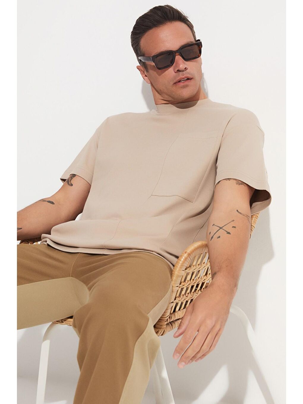 Bej Oversize Cepli Bisiklet Yakalı Erkek Tişört-2