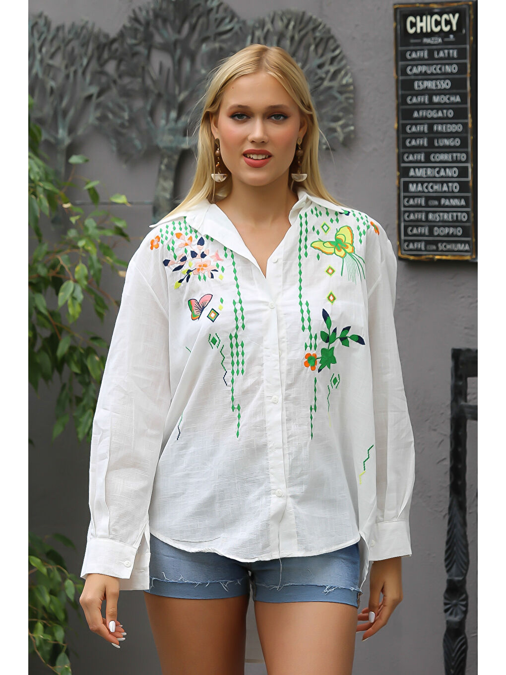 Beyaz Gömlek Yaka Uzun Kol Nakışlı Dokuma Gömlek-2