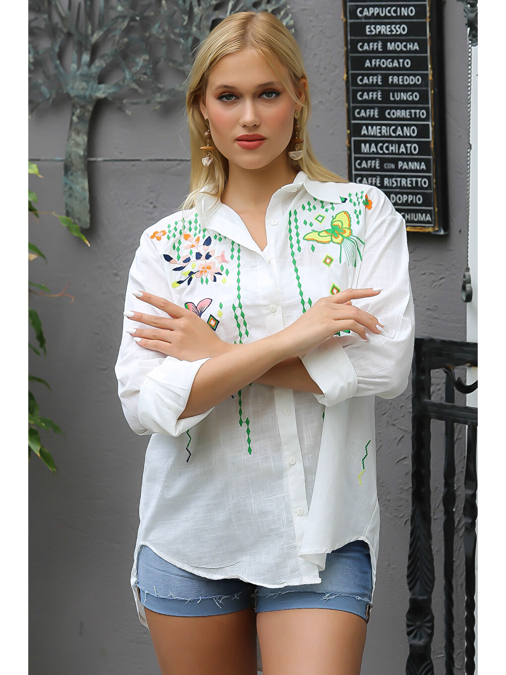 Beyaz Gömlek Yaka Uzun Kol Nakışlı Dokuma Gömlek-3