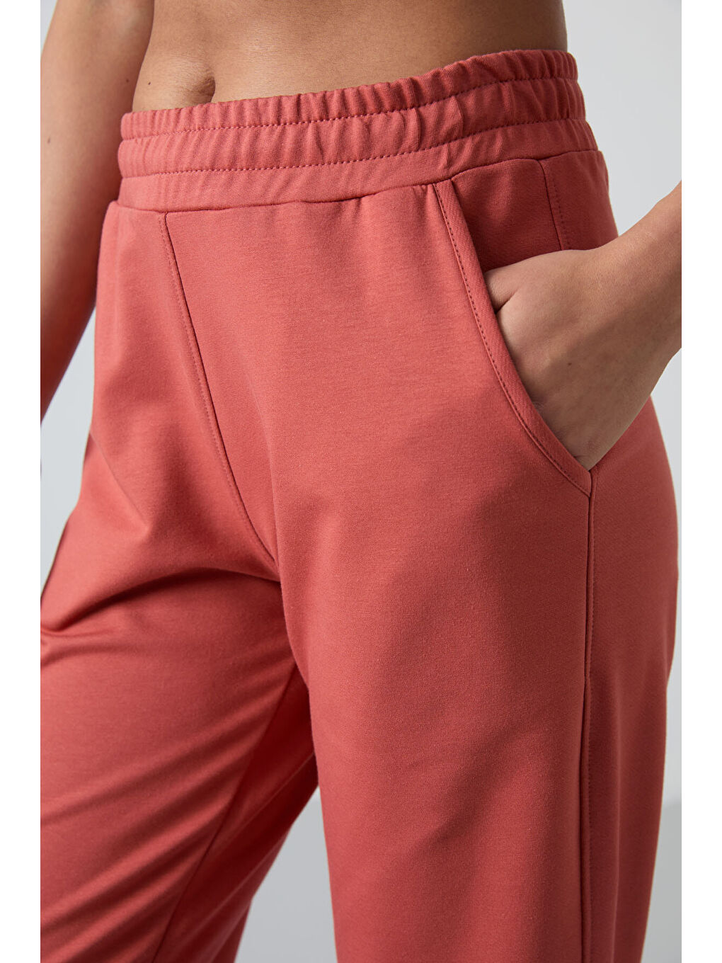 Kahverengi Kiremit Yüksek Bel Cepli Rahat Form Klasik Paça Kadın Eşofman Alt - 94584-1