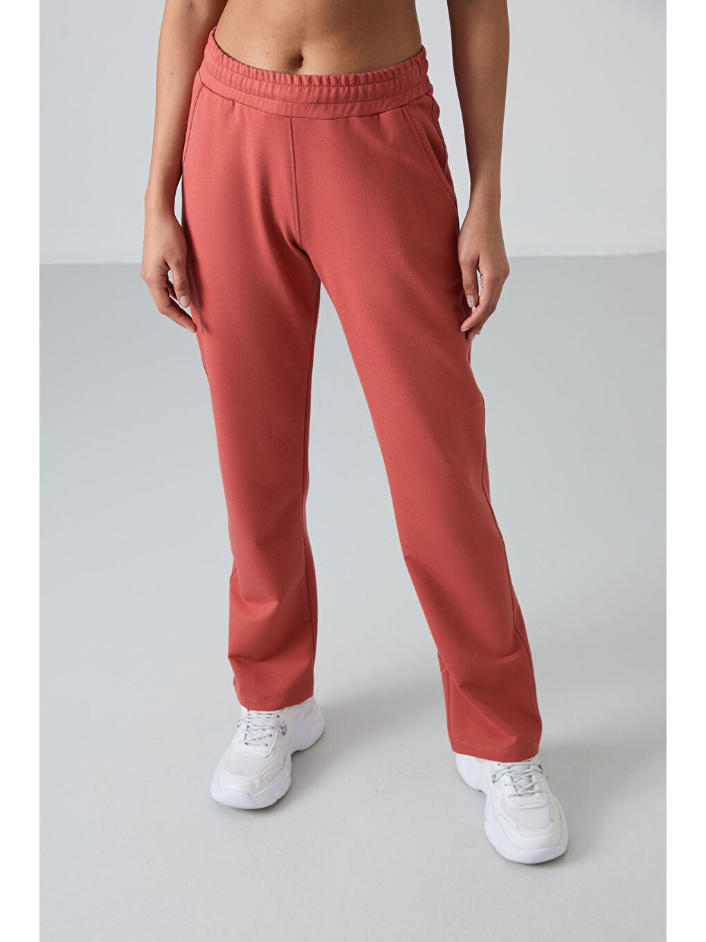 Kahverengi Kiremit Yüksek Bel Cepli Rahat Form Klasik Paça Kadın Eşofman Alt - 94584-3