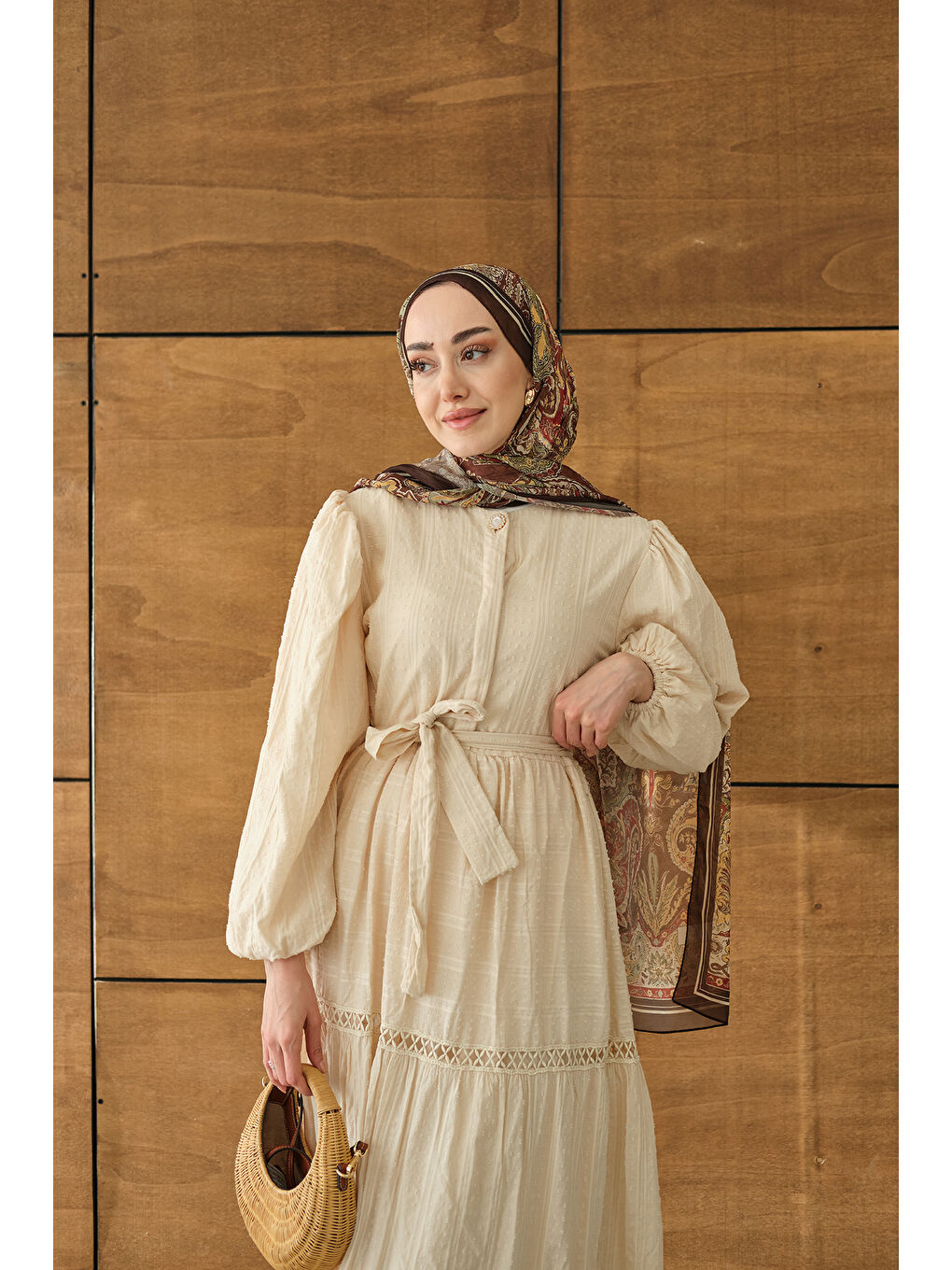 Ekru Kadın Nakış Detaylı Simli Jakar Elbise Krem-1
