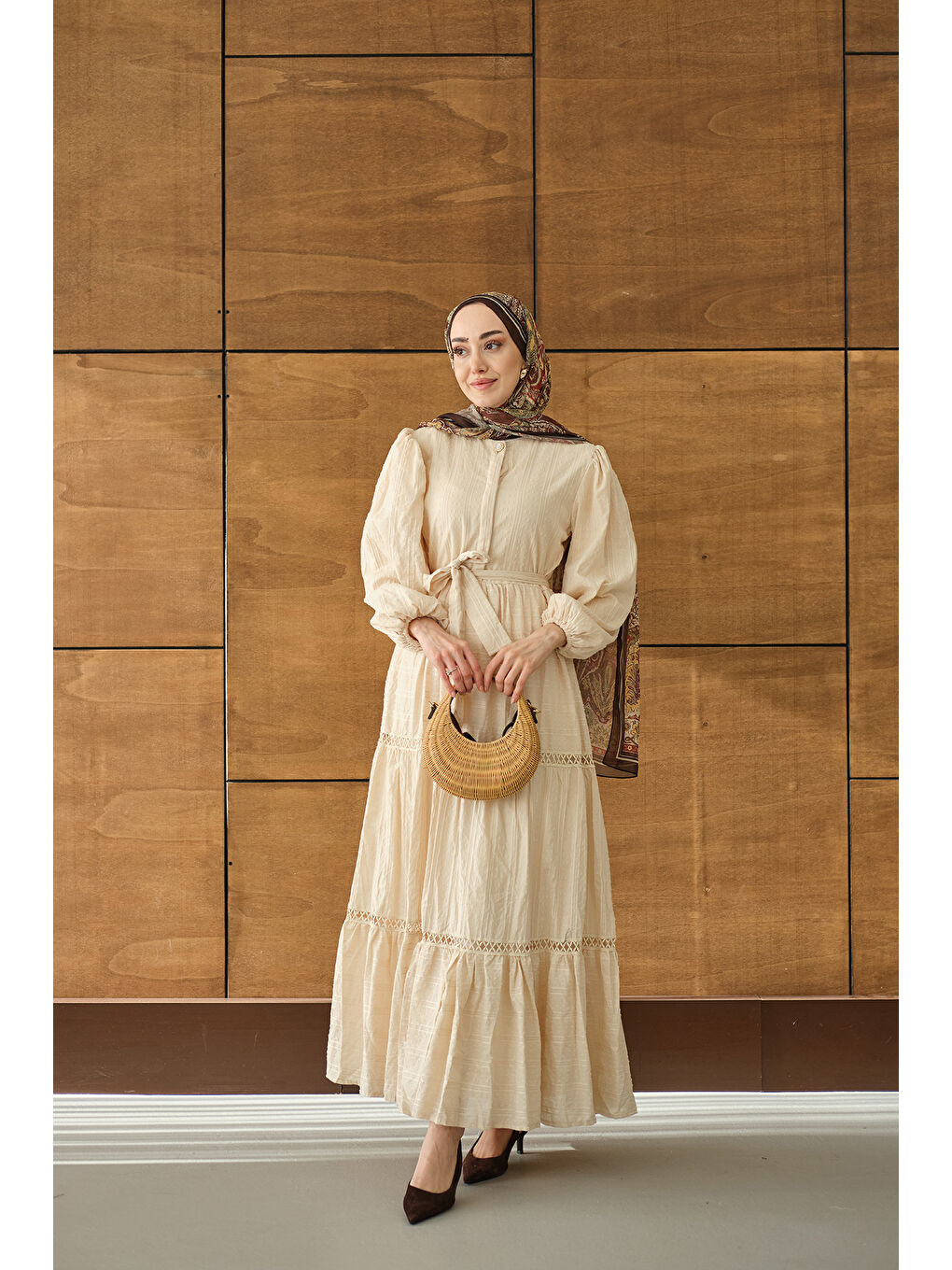 Ekru Kadın Nakış Detaylı Simli Jakar Elbise Krem-3