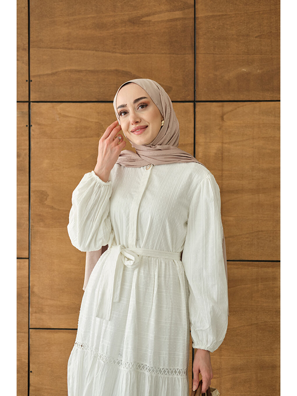 Kadın Nakış Detaylı Simli Jakar Elbise Beyaz-1