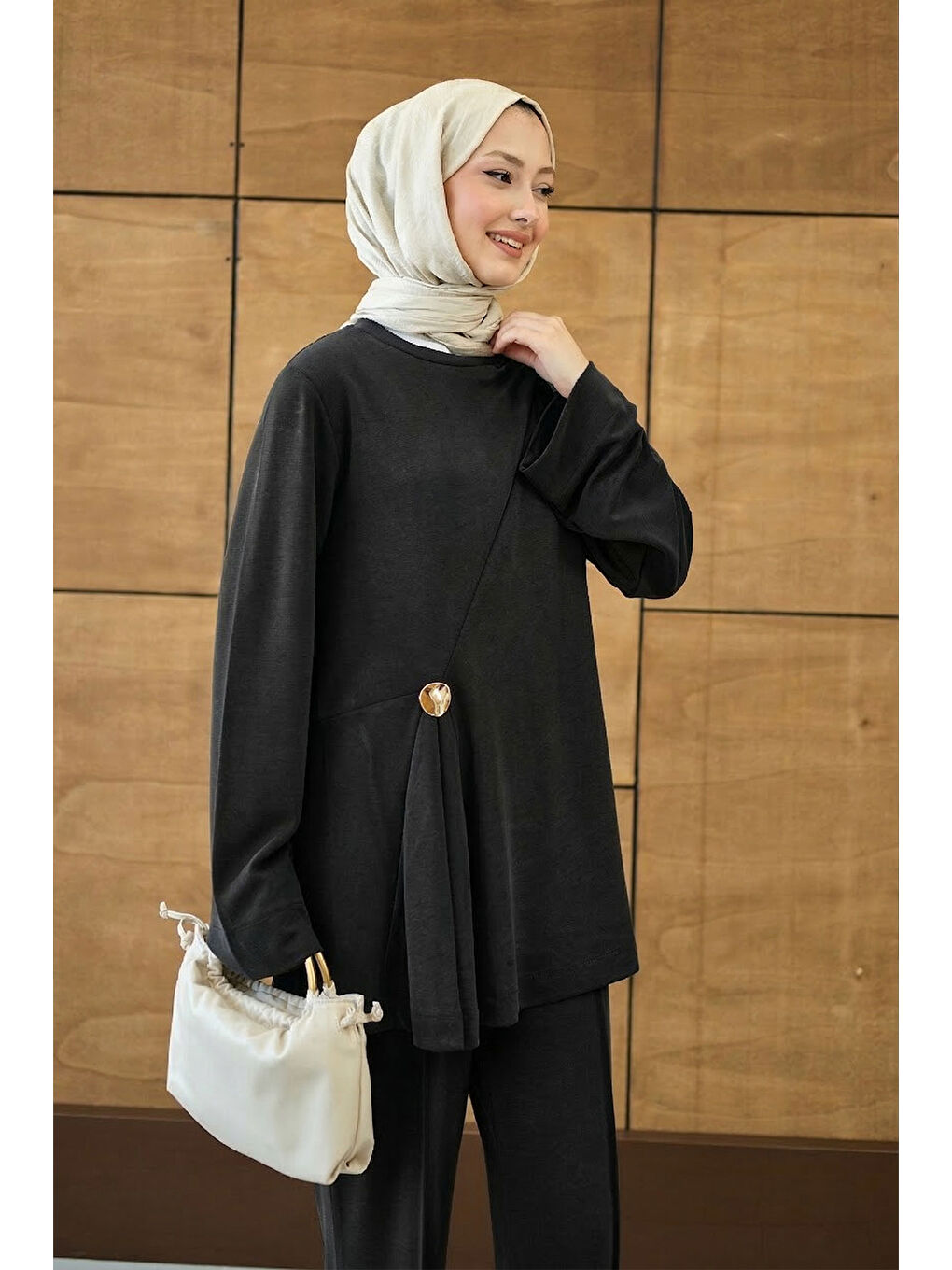 Kadın Yaka Bağlama Detay Tokalı Bisiklet Yaka Takım Siyah-1