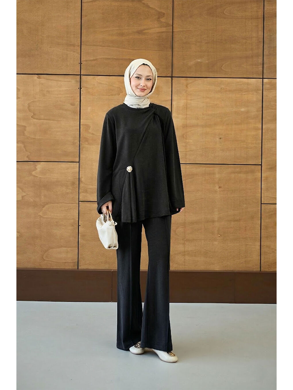 Kadın Yaka Bağlama Detay Tokalı Bisiklet Yaka Takım Siyah-2