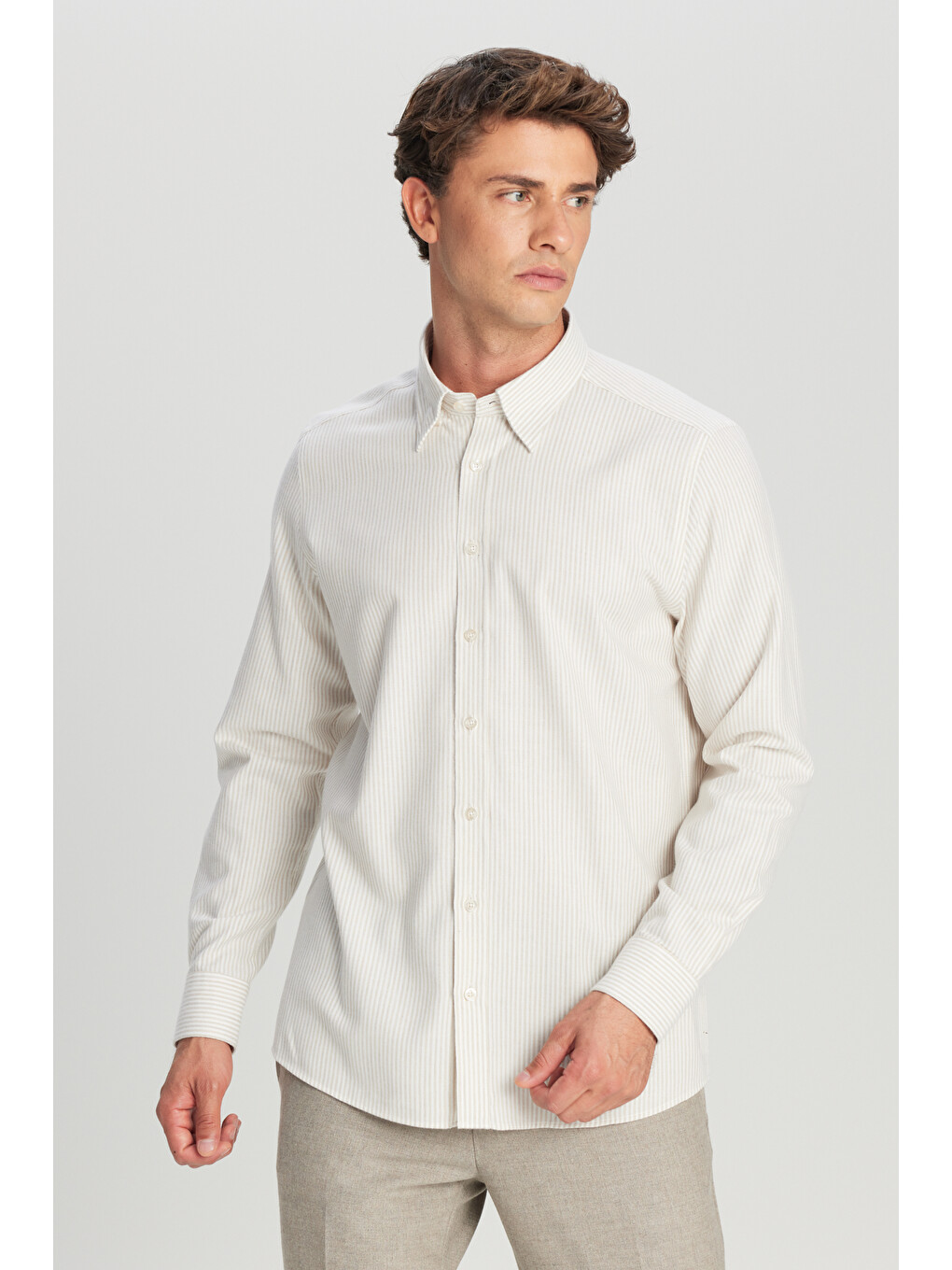 Erkek Bej-Beyaz %100 Pamuk Flanel Slim Fit Dar Kesim Gizli Düğmeli Yaka Çizgili Gömlek-2
