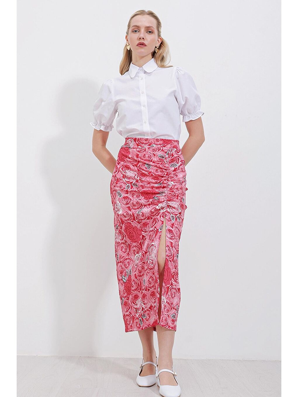 Kadın Pembe Beyaz Gül Desenli Beli Lastikli Yırtmaçlı Uzun Etek HZL24S-BD1180081