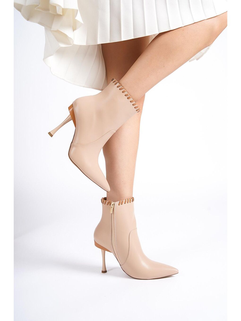 Bej Sivri Burunlu Bilekten Saraç Dikişli Yandan Fermuarlu Kadın Bot-2