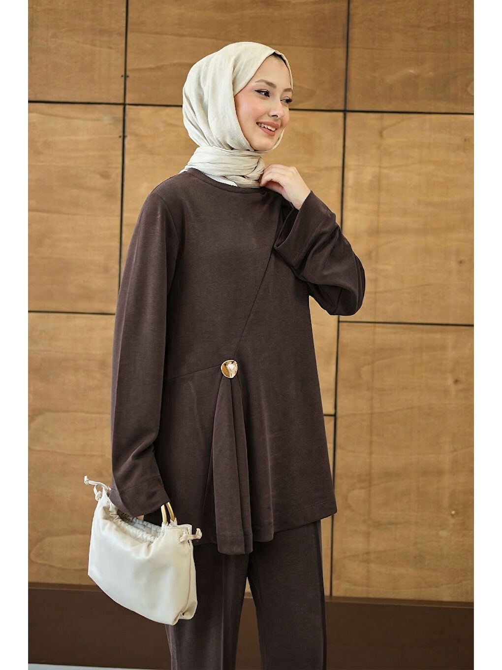 Kadın Yaka Bağlama Detay Tokalı Bisiklet Yaka Takım Kahverengi-1