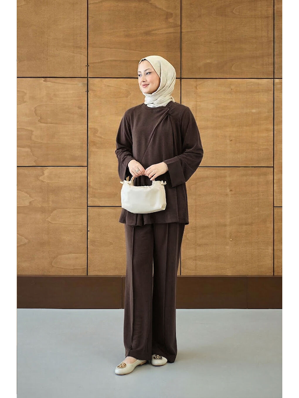 Kadın Yaka Bağlama Detay Tokalı Bisiklet Yaka Takım Kahverengi-2