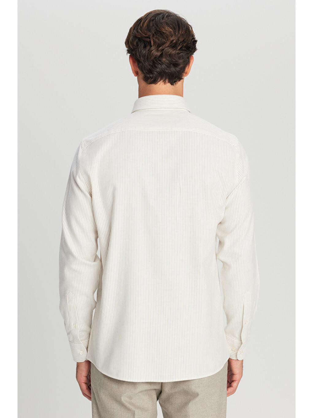 Erkek Bej-Beyaz %100 Pamuk Flanel Slim Fit Dar Kesim Gizli Düğmeli Yaka Çizgili Gömlek-4