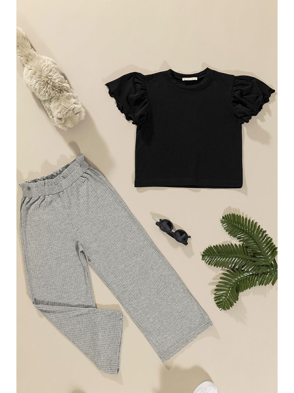 Fırfır Detaylı Tsihrt Pantolon Gri Takım