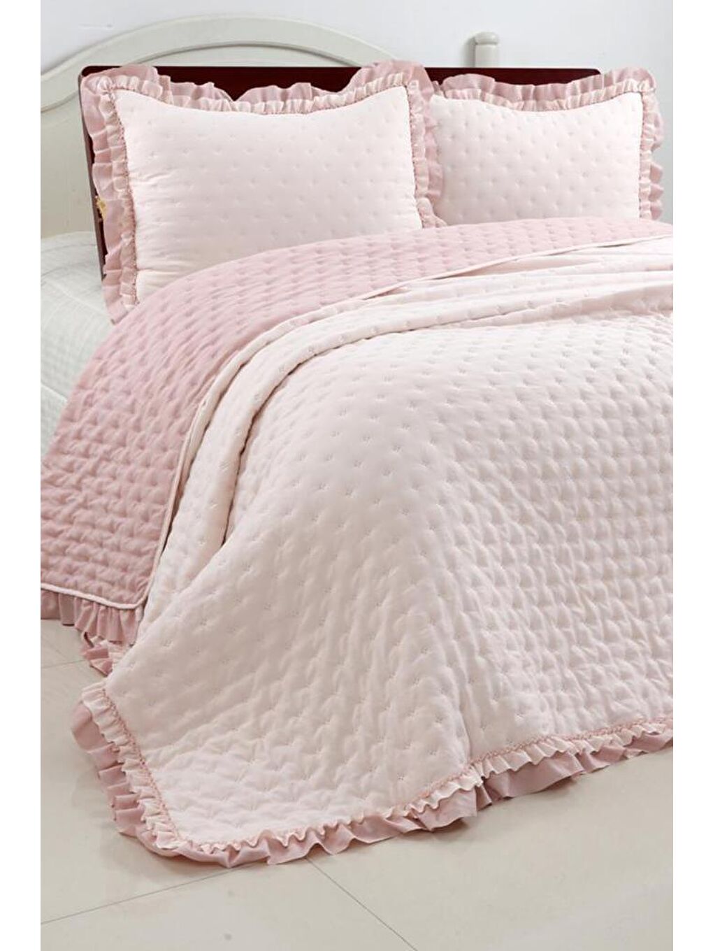 Pembe Adriana Fırfırlı Elyaf Dolgulu Çift Kişilik 200x220 cm Kırlentsiz Yatak Örtüsü Pudra