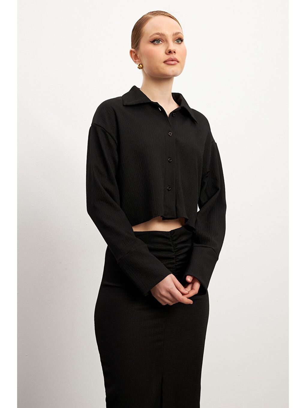 Kadın Siyah Uzun Kollu Gömlek Yırtmaçlı Etek Krinkıl Takım-2