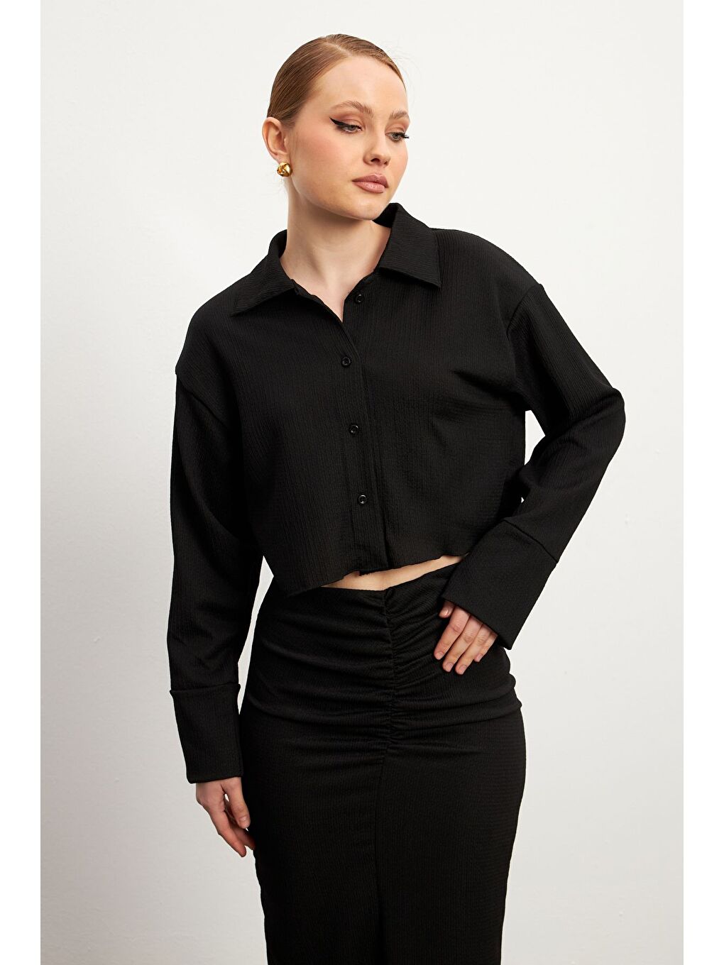 Kadın Siyah Uzun Kollu Gömlek Yırtmaçlı Etek Krinkıl Takım-3