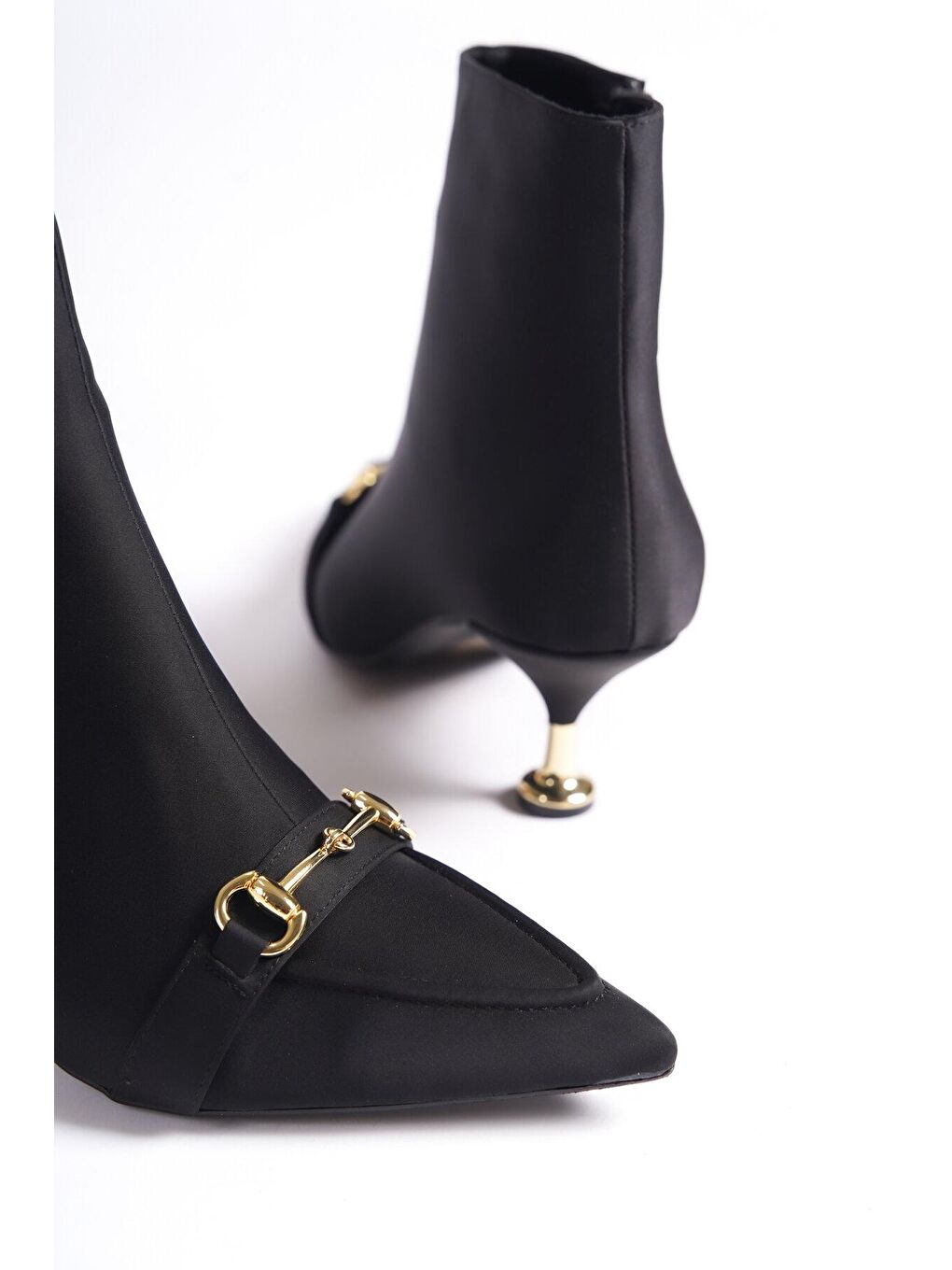 Siyah Sivri Burunlu Piramit Tokalı  Kadın Bot-2